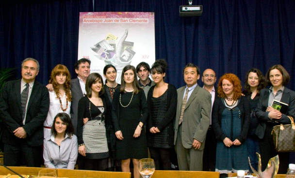 Edición de 2010 donde se premió al escritor japonés Haruki Murakami, presente en la foto