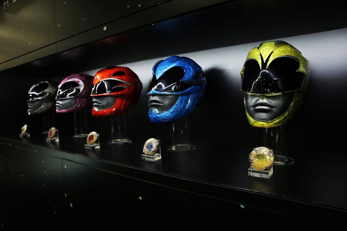 power-rangers-helmets