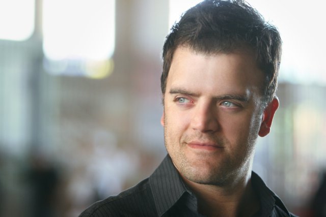 Kevin Weisman - Runaways