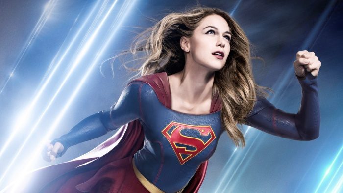 Supergirl promociona la película de 'Wonder Woman'