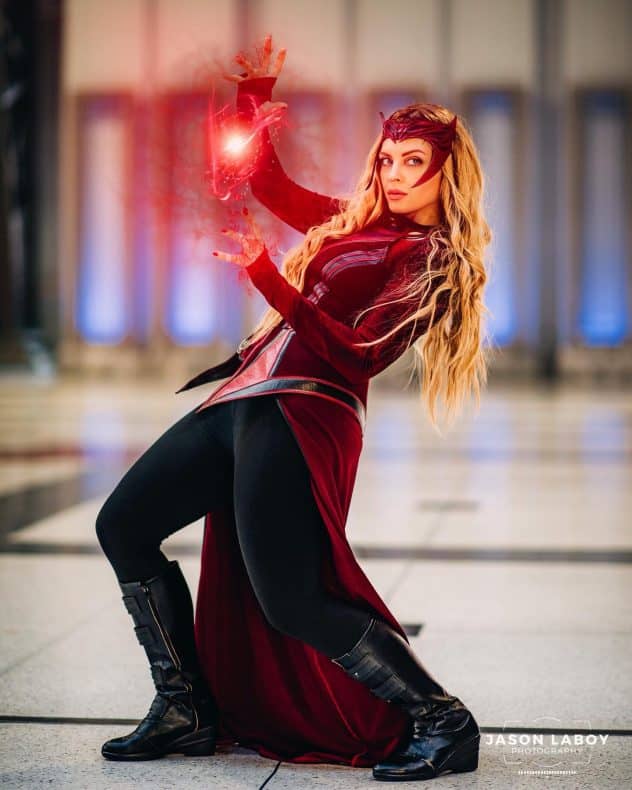 Cosplay de Wanda Maximoff - La bruja Escarlata - UCM - Cosplay UCM - Sam Syndulla Cosplayer