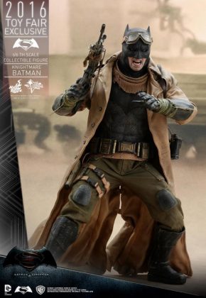 Hot Toys Knightmare Batman (10)