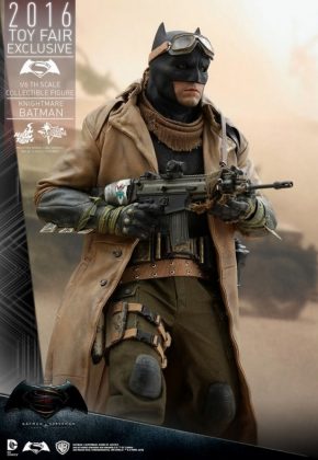 Hot Toys Knightmare Batman (11)