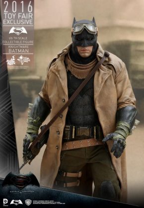 Hot Toys Knightmare Batman (5)