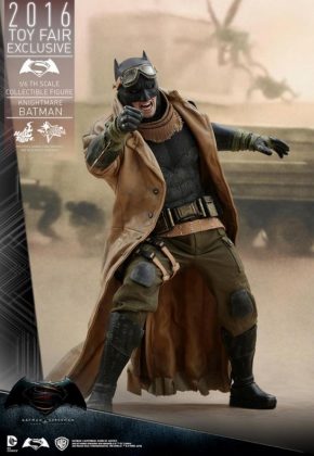 Hot Toys Knightmare Batman (6)