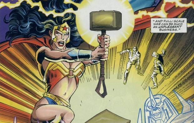 8 curiosidades entre personajes Marvel y DC 02 Wonder Woman Mjolnir