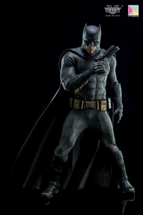 Hot Toys Batman v Superman Batman (15)