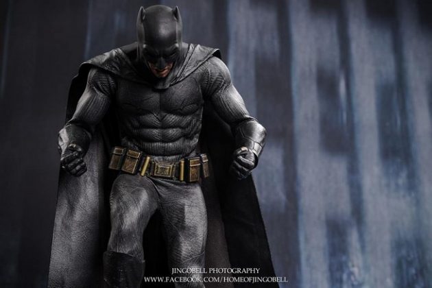 Hot Toys Batman v Superman Batman (21)