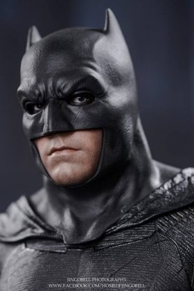 Hot Toys Batman v Superman Batman (22)