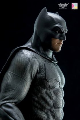 Hot Toys Batman v Superman Batman (27)