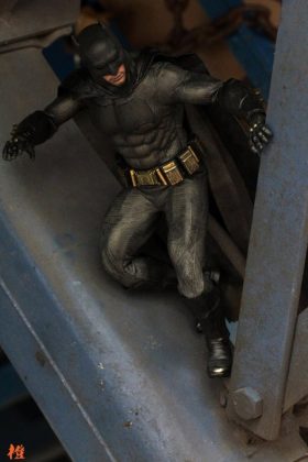 Hot Toys Batman v Superman Batman (44)