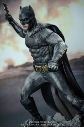 Hot Toys Batman v Superman Batman (51)