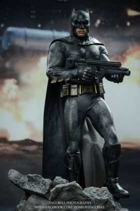 Hot Toys Batman v Superman Batman (62)