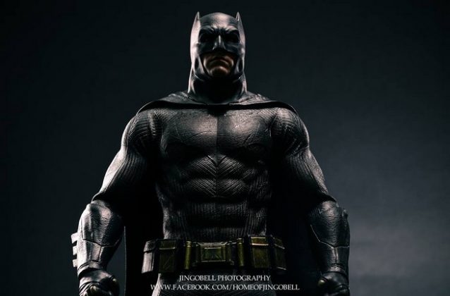 Hot Toys Batman v Superman Batman (63)