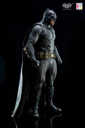 Hot Toys Batman v Superman Batman (76)