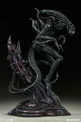 Sideshow presenta una estatua del Alien Warrior 010