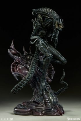 Sideshow presenta una estatua del Alien Warrior 011