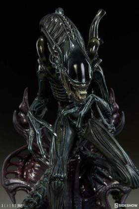 Sideshow presenta una estatua del Alien Warrior 012