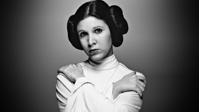 Una de las fotos más icónicas de Fisher, en su papel de la princesa Leia