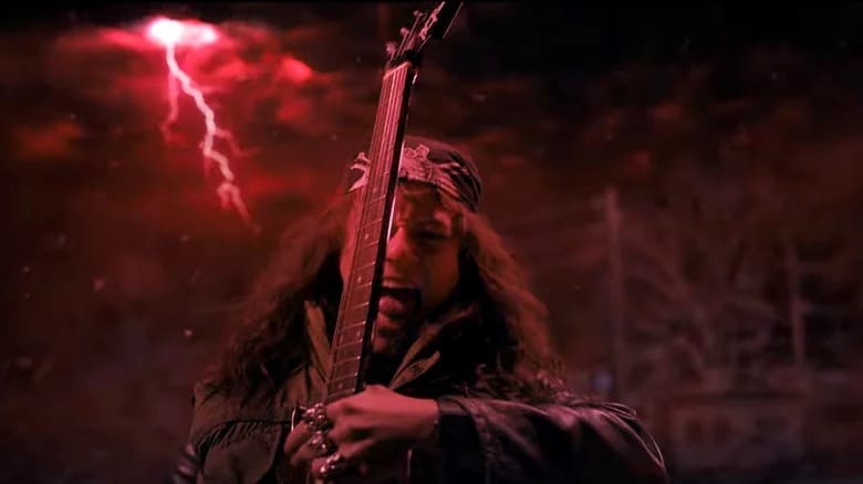 Stranger Things 4 - Eddie toca el Master of Puppets de Metallica