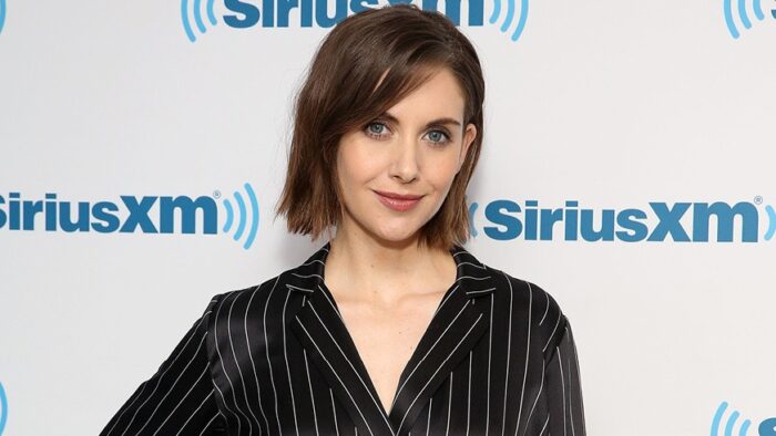 Alison Brie diz que continua acompanhando situação de Mulher-Hulk