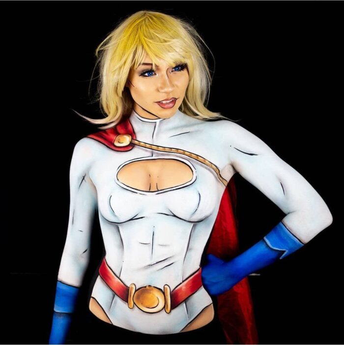 Melissa Croft como Power Girl (cosplay bodypaint)