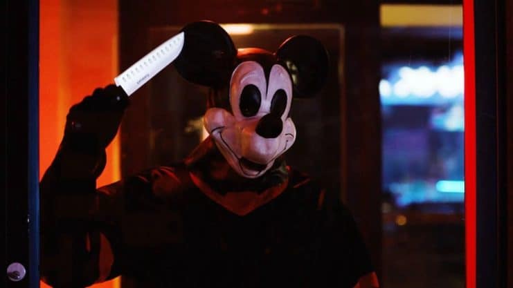 Cine de terror y nostalgia, Iconos culturales en el cine de terror, Mickey Mouse versión horror, Película de terror Mickey vs Winnie, Transformación de personajes infantiles